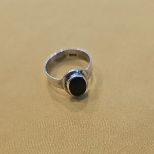 Vintage Sterling Silver Ring Featuring a Black Onyx Gemstone